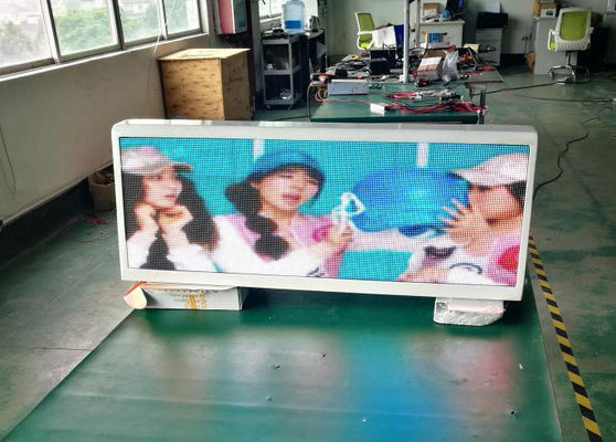 Китай Экраны рекламы такси таможни 5мм ездят на такси крыша 6000кд/㎡ приведенное знаками поставщик