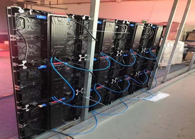 Прокат Эпистар привел ТП10 освещенное контржурным светом экраном дисплея 1Р1Г1Б с шкафом 640кс640мм