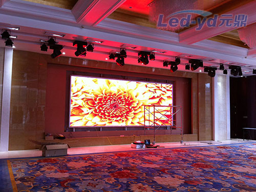 Наружный P2.5 Малый пиксельный пиксель COB Led Screen 480 * 540 мм Бесшовное 90° соединение Flip Chip For Broadcast Studios
