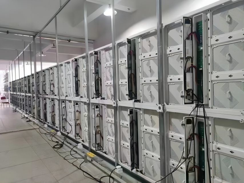 P5.7 Внешний светодиодный дисплей 960X960 мм Алюминиевый шкаф SMD2727 Яркость 6500CD/m2 Система Nova